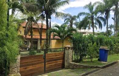 Imagem: A casa em condomínio possui 5 Dormitórios, 5 Banheiros, 5