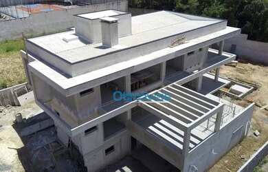 Imagem: A casa em condomínio possui 4 Dormitórios, 5 Banheiros, 4