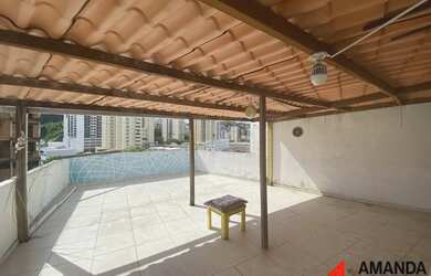 Imagem: A casa possui 1 Dormitório, 2 Banheiros, 1 Vaga na garagem