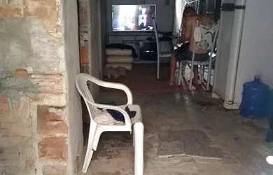 Imagem: A casa possui 2 Dormitórios, 1 Banheiro e está localizado