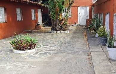 Imagem: A casa possui 5 Dormitórios, 3 Banheiros, 5 Vagas na garagem