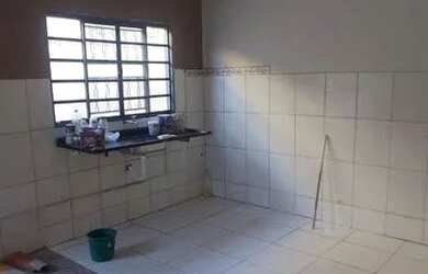 Imagem: A casa possui 2 Dormitórios, 1 Banheiro, 1 Vaga na garagem