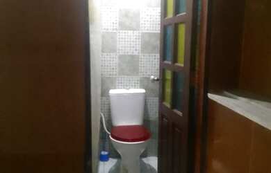 Imagem 8: Aluga-se casa pequena já com água e lus. Sem deposito por 800 reais