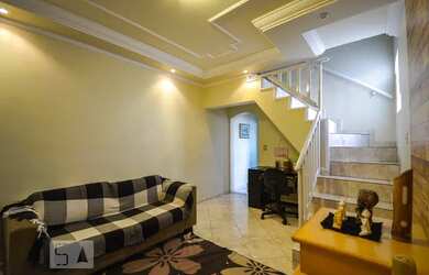 Imagem: A casa possui 4 Dormitórios, 5 Banheiros, 2 Vagas na garagem