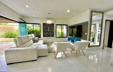 Imagem: A casa em condomínio possui 4 Dormitórios, 4 Banheiros, 4