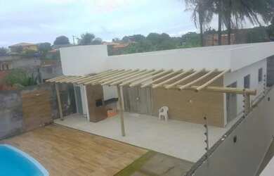 Imagem: A casa possui 3 Dormitórios, 3 Banheiros, 2 Vagas na garagem