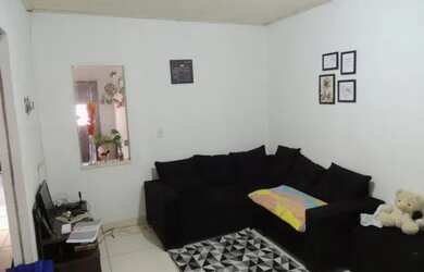 Imagem: A casa possui 3 Dormitórios, 2 Banheiros, 2 Vagas na garagem