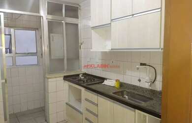 Imagem: O apartamento possui 2 Dormitórios, 1 Banheiro, 1 Vaga na garagem