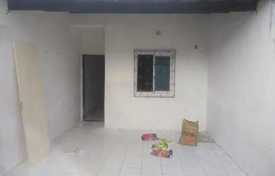Imagem: A casa possui 2 Dormitórios, 1 Banheiro e 1 Vaga na garagem