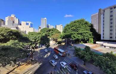 Imagem: O depósito possui 5 Vagas na garagem e 980m² de Área e está