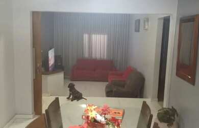 Imagem: A casa em condomínio possui 5 Dormitórios, 3 Banheiros, 4