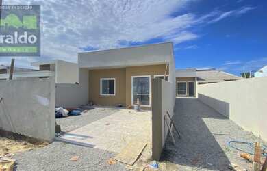 Imagem: A casa possui 3 Dormitórios, 1 Banheiro, 1 Vaga na garagem