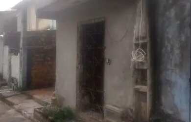 Imagem: A casa possui 2 Dormitórios e 1 Banheiro e está localizado