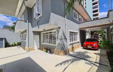 Imagem: A casa possui 5 Dormitórios, 5 Banheiros, 5 Vagas na garagem