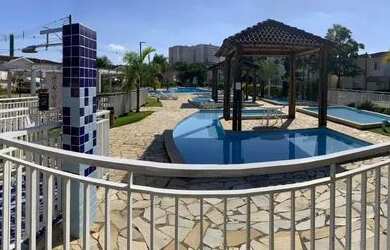 Imagem: A casa possui 3 Dormitórios, 3 Banheiros, 2 Vagas na garagem