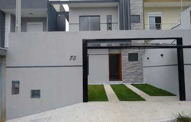 Imagem: A casa possui 2 Dormitórios, 2 Banheiros, 2 Vagas na garagem