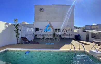 Imagem: A casa possui 3 Dormitórios, 3 Banheiros, 2 Vagas na garagem