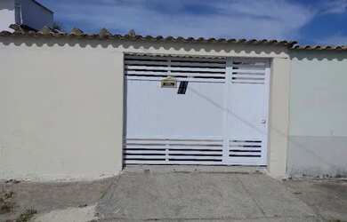 Imagem: A casa possui 1 Dormitório, 1 Banheiro, 3 Vagas na garagem