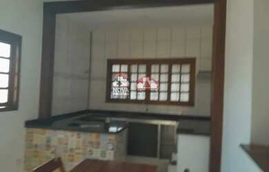 Imagem: A casa possui 2 Dormitórios, 2 Banheiros, 2 Vagas na garagem