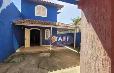 Imagem: A casa possui 4 Dormitórios, 1 Banheiro, 1 Vaga na garagem