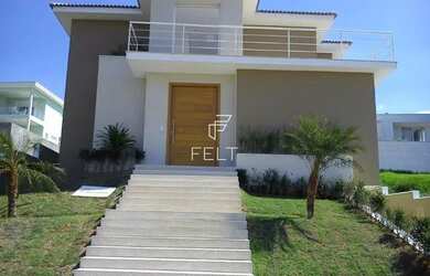 Imagem: A casa em condomínio possui 4 Dormitórios, 5 Banheiros, 4