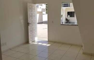 Imagem: A casa possui 2 Dormitórios, 2 Banheiros, 1 Vaga na garagem