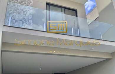 Imagem: A casa possui 3 Dormitórios, 5 Banheiros, 4 Vagas na garagem