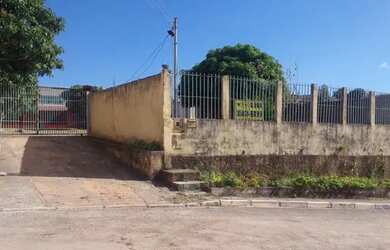 Imagem: A casa possui 3 Dormitórios, 1 Banheiro, 900m² de Área e