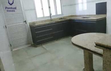 Imagem: A casa possui 3 Dormitórios, 1 Banheiro, 3 Vagas na garagem