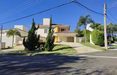Imagem: A casa em condomínio possui 5 Dormitórios, 5 Banheiros, 4
