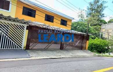 Imagem: A casa possui 3 Dormitórios, 5 Banheiros, 2 Vagas na garagem