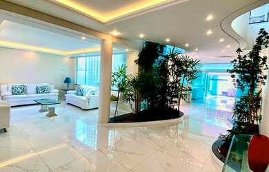 Imagem 12: Casa frente ao mar à venda na praia da Enseada em Guarujá