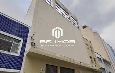 Imagem: O depósito possui 5 Vagas na garagem e 2220m² de Área e está