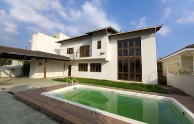 Imagem: A casa em condomínio possui 3 Dormitórios, 5 Banheiros, 4