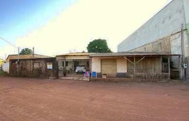 Imagem: A casa possui 2 Dormitórios, 2 Banheiros, 1 Vaga na garagem
