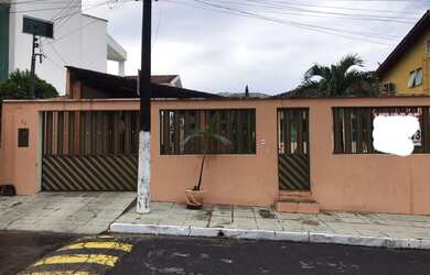 Imagem: A casa em condomínio possui 5 Dormitórios, 5 Banheiros, 3