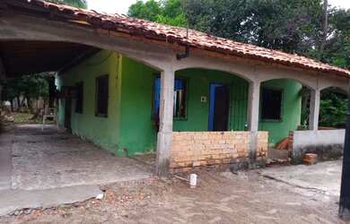 Imagem: A casa possui 2 Dormitórios, 1 Banheiro, 3 Vagas na garagem