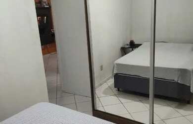 Imagem: O apartamento possui 2 Dormitórios, 1 Banheiro, 1 Vaga na garagem