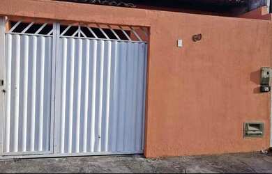 Imagem: A casa possui 2 Dormitórios, 2 Banheiros, 1 Vaga na garagem