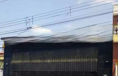 Imagem: O depósito possui 5 Vagas na garagem, 250m² de Área e está