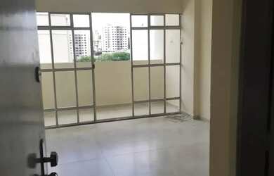 Imagem 3: Ótimo apto de 2 quartos com piso porcelanato, sala com sacada com piso...