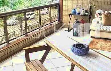 Imagem: O apartamento possui 3 Dormitórios, 1 Banheiro, 3 Vagas na