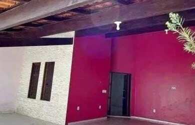 Imagem: A casa possui 2 Dormitórios, 1 Banheiro, 2 Vagas na garagem