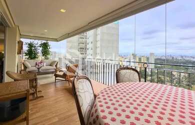 Imagem: O apartamento possui 4 Dormitórios, 5 Banheiros, 4 Vagas na