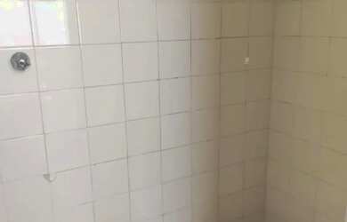 Imagem 9: Ótimo apto de 2 quartos com piso porcelanato, sala com sacada com piso...