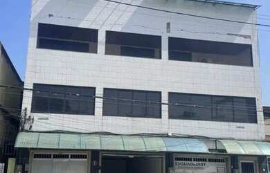 Imagem: O apartamento possui 3 Dormitórios, 1 Banheiro, 2 Vagas na