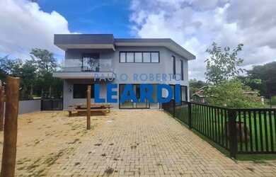 Imagem: A casa em condomínio possui 3 Dormitórios, 4 Banheiros, 5