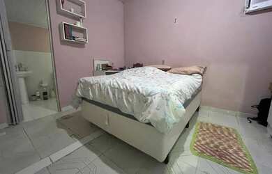 Imagem: A casa possui 5 Dormitórios, 4 Banheiros, 1 Vaga na garagem