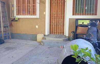 Imagem: A casa possui 2 Dormitórios, 1 Banheiro, 1 Vaga na garagem