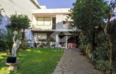 Imagem: A casa possui 5 Dormitórios, 3 Banheiros, 4 Vagas na garagem